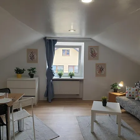 Hostel Hostello Airport - Przytulne Pokoje, Ogrod, Grill, W Pelni Wyposazona Kuchnia Breslau