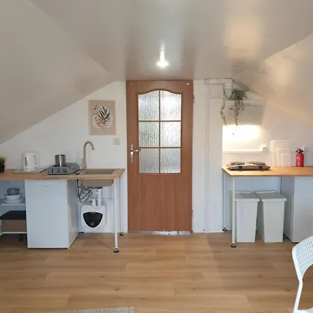 Hostello Airport - Przytulne Pokoje, Ogrod, Grill, W Pelni Wyposazona Kuchnia *