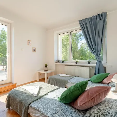 Hostello Airport - Przytulne Pokoje, Ogrod, Grill, W Pelni Wyposazona Kuchnia Hostel *