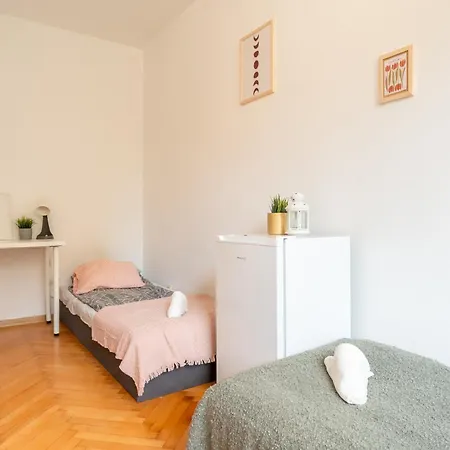 Hostello Airport - Przytulne Pokoje, Ogrod, Grill, W Pelni Wyposazona Kuchnia * Breslau