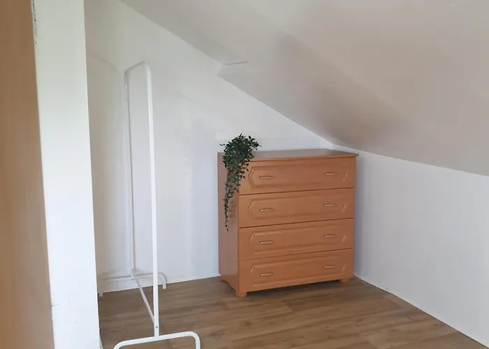 Hostel Hostello Airport - Przytulne Pokoje, Ogrod, Grill, W Pelni Wyposazona Kuchnia Breslau