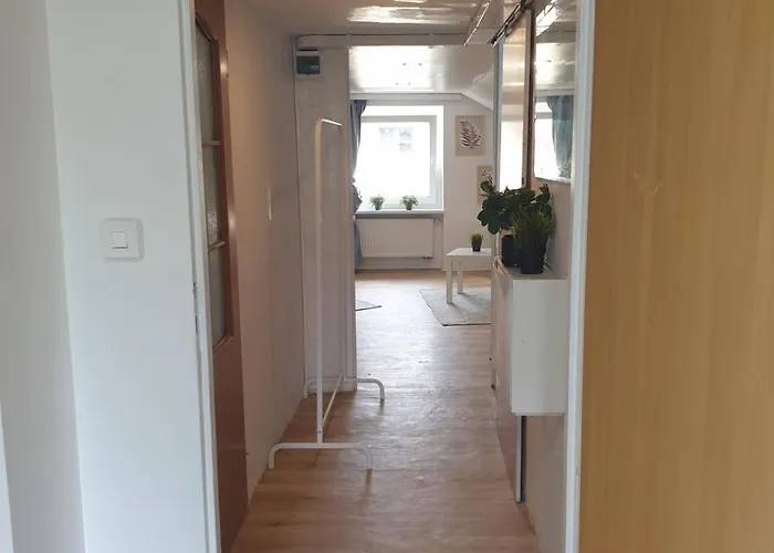 Hostello Airport - Przytulne Pokoje, Ogrod, Grill, W Pelni Wyposazona Kuchnia Breslau