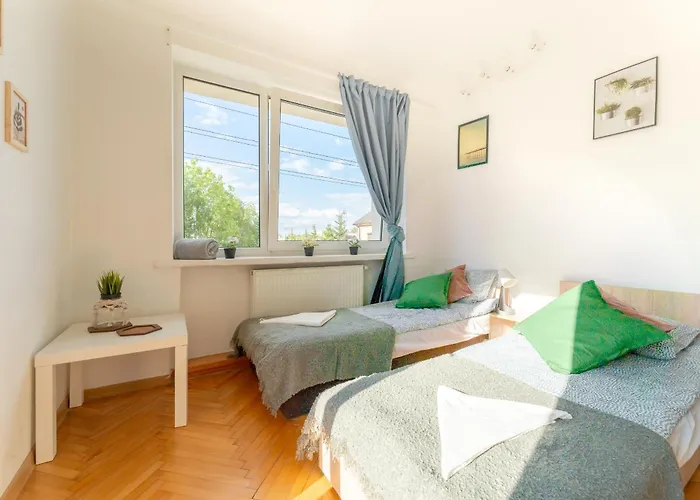 Hostel Hostello Airport - Przytulne Pokoje, Ogrod, Grill, W Pelni Wyposazona Kuchnia *