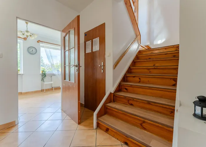 Hostel Hostello Airport - Przytulne Pokoje, Ogrod, Grill, W Pelni Wyposazona Kuchnia Breslau