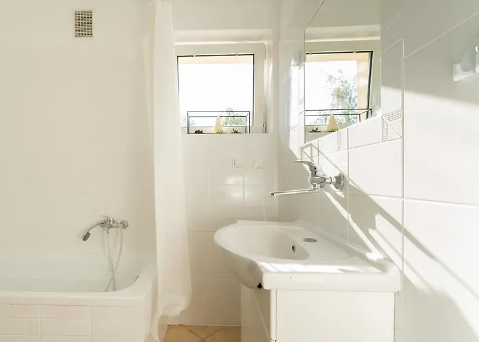 Hostello Airport - Przytulne Pokoje, Ogrod, Grill, W Pelni Wyposazona Kuchnia *