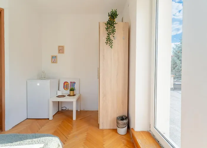 Hostello Airport - Przytulne Pokoje, Ogrod, Grill, W Pelni Wyposazona Kuchnia Hostel *