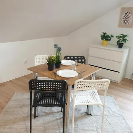 Hostello Airport - Przytulne Pokoje, Ogrod, Grill, W Pelni Wyposazona Kuchnia