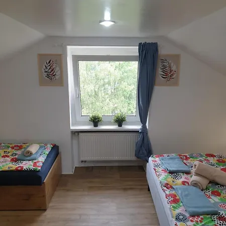 Hostello Airport - Przytulne Pokoje, Ogrod, Grill, W Pelni Wyposazona Kuchnia Breslavia