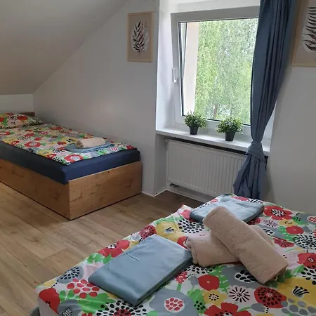 Ostello Hostello Airport - Przytulne Pokoje, Ogrod, Grill, W Pelni Wyposazona Kuchnia