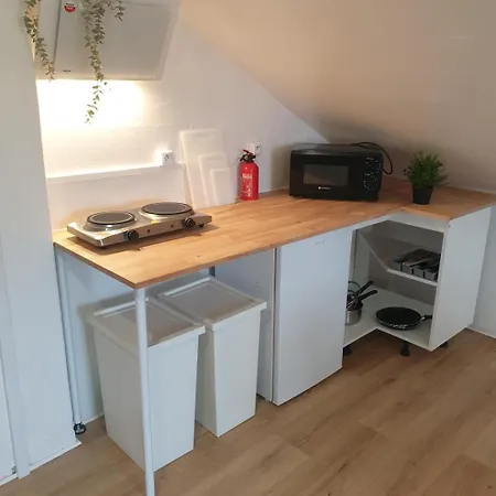 Hostello Airport - Przytulne Pokoje, Ogrod, Grill, W Pelni Wyposazona Kuchnia Hostal Breslavia