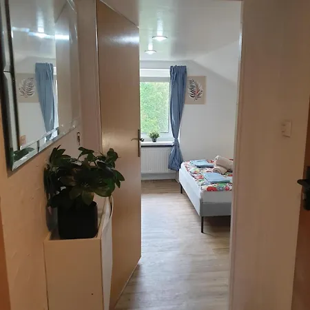 Hostello Airport - Przytulne Pokoje, Ogrod, Grill, W Pelni Wyposazona Kuchnia Ostello