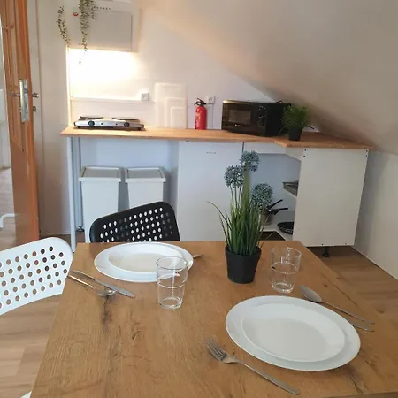 Hostal Hostello Airport - Przytulne Pokoje, Ogrod, Grill, W Pelni Wyposazona Kuchnia