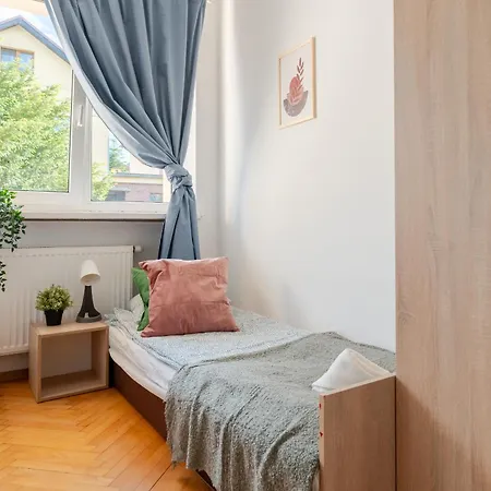 Hostello Airport - Przytulne Pokoje, Ogrod, Grill, W Pelni Wyposazona Kuchnia * Breslavia