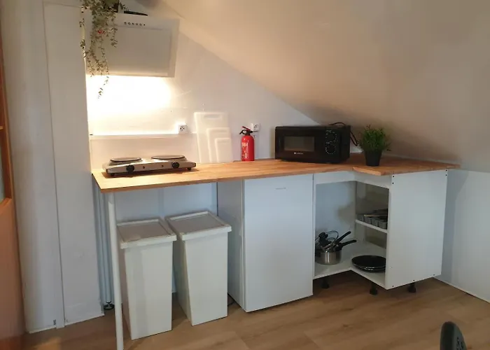 Hostello Airport - Przytulne Pokoje, Ogrod, Grill, W Pelni Wyposazona Kuchnia * Breslavia