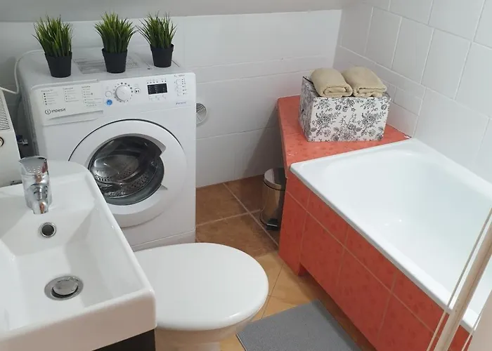 Hostello Airport - Przytulne Pokoje, Ogrod, Grill, W Pelni Wyposazona Kuchnia * Breslavia