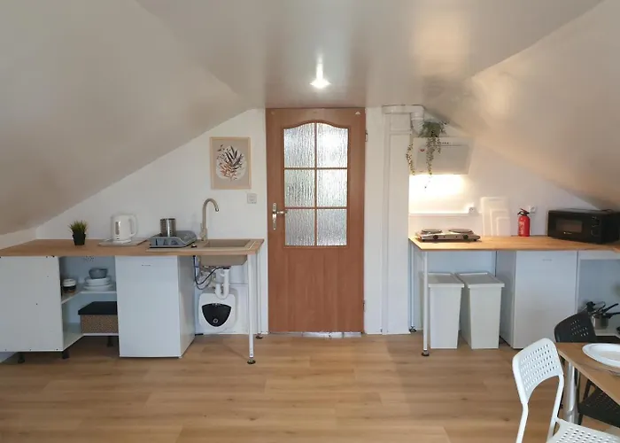 Hostello Airport - Przytulne Pokoje, Ogrod, Grill, W Pelni Wyposazona Kuchnia *