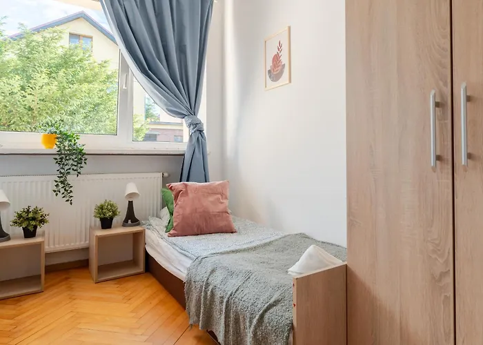 Hostello Airport - Przytulne Pokoje, Ogrod, Grill, W Pelni Wyposazona Kuchnia * Breslavia