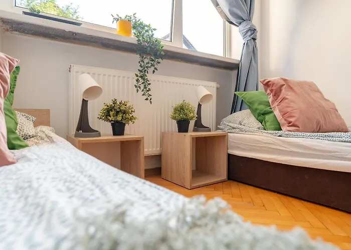 Ostello Hostello Airport - Przytulne Pokoje, Ogrod, Grill, W Pelni Wyposazona Kuchnia