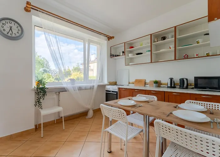 Ostello Hostello Airport - Przytulne Pokoje, Ogrod, Grill, W Pelni Wyposazona Kuchnia Breslavia