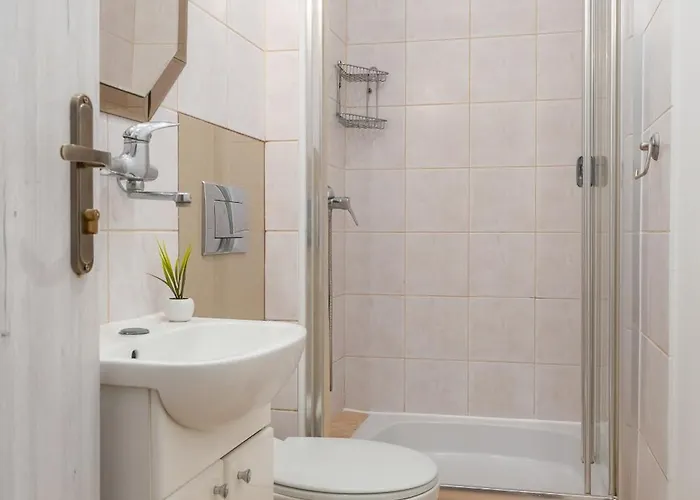 Hostello Airport - Przytulne Pokoje, Ogrod, Grill, W Pelni Wyposazona Kuchnia