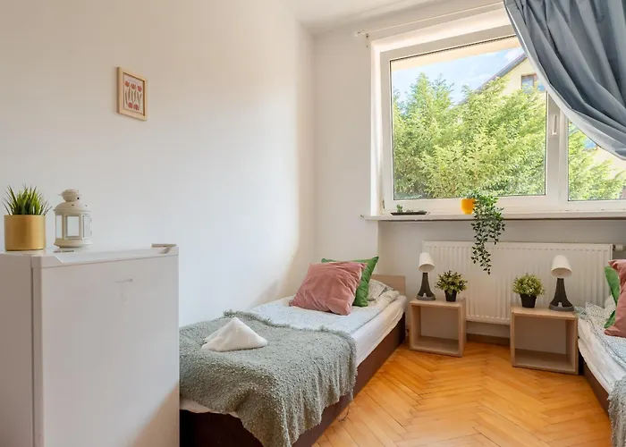 Ostello Hostello Airport - Przytulne Pokoje, Ogrod, Grill, W Pelni Wyposazona Kuchnia *